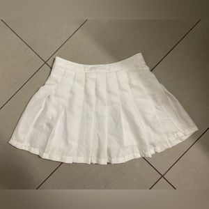 White Pleated Skirt Extra Small (Forever 21)